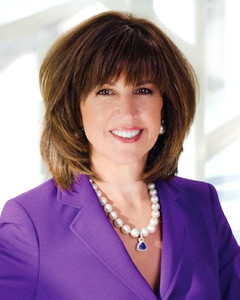 D Mom magazine features Kelly McClure and family 